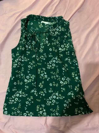 Camisa flores tirantes sfera de segunda mano por 3 € en Camisa verde mujer de Sfera de segunda mano por 6 € en