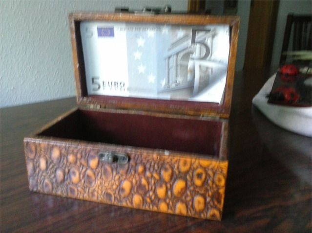 Cofre de madera decorativo