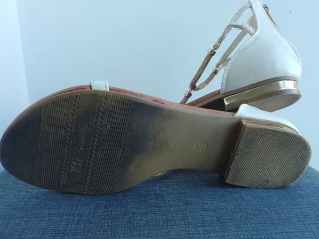 Sandalias blancas talla 40