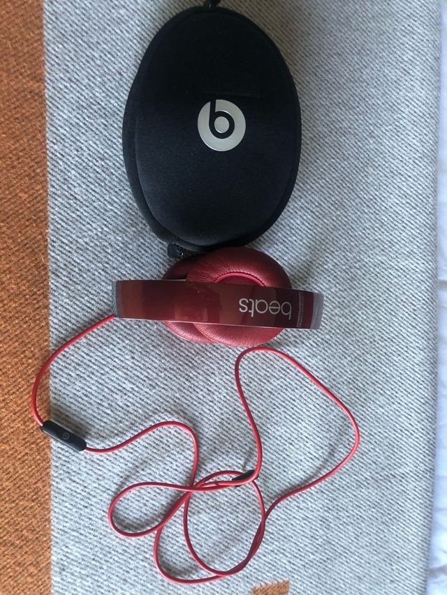 Cascos BEATS nuevos, granates originales