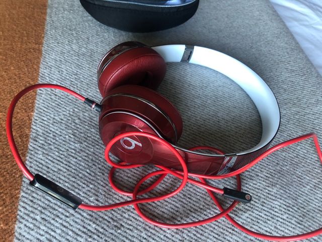 Cascos BEATS nuevos, granates originales