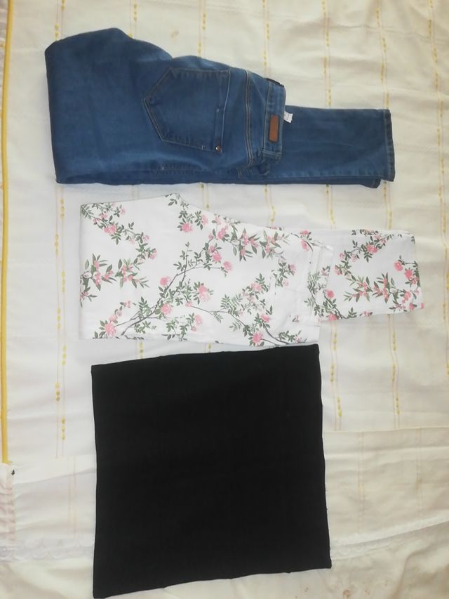 Lote de 2 Pantalones y falda. Talla 36.