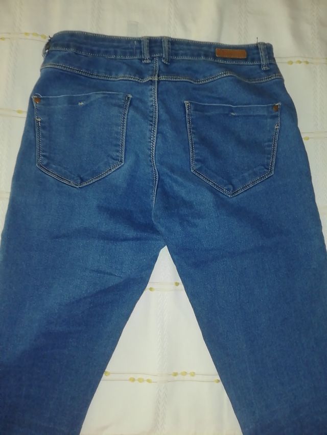 Lote de 2 Pantalones y falda. Talla 36.