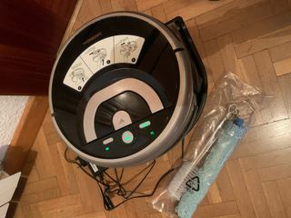 Robots friegasuelos y aspirador medion de segunda mano por 125 EUR en  Barcelona en WALLAPOP