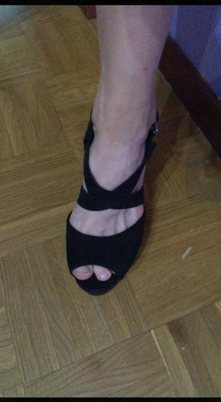 Cuña tacón Negra Marypaz de segunda mano por 10 EUR en León en WALLAPOP