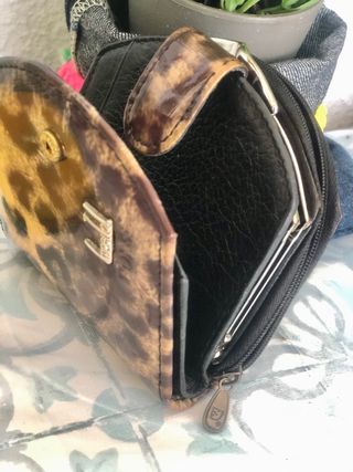 CARTERA\\/MONEDERO. AYUDA COMEDOR SOCIAL de segunda mano por 4 EUR en Mareny  Blau en WALLAPOP