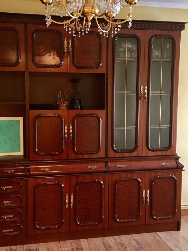 Armario comedor / salón. URGE vender de segunda mano por 100 € en