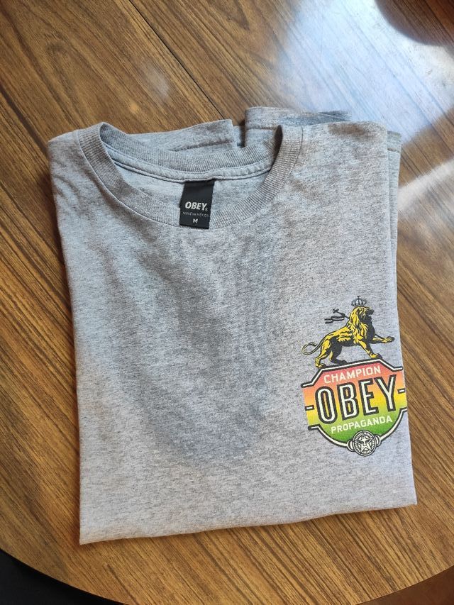 camiseta obey rastafari