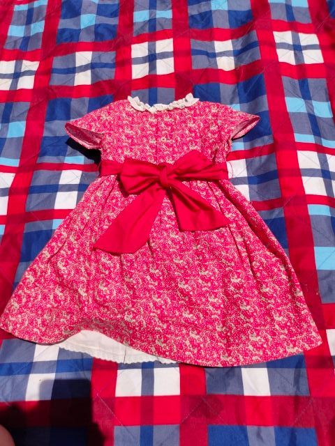 Vestido flores, cuellito, pecho fruncido y lazo