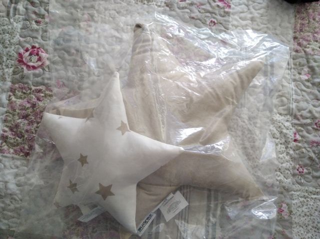 conjunto de dos cojines estrella