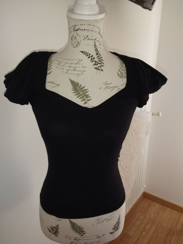camiseta negra Bershka talla xs