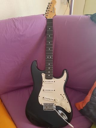 Guitarra Fender Stratocaster de segunda mano en Murcia en WALLAPOP
