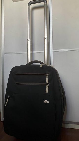 Maleta Lacoste de segunda mano por 45 EUR en Playa de Sant Joan en WALLAPOP