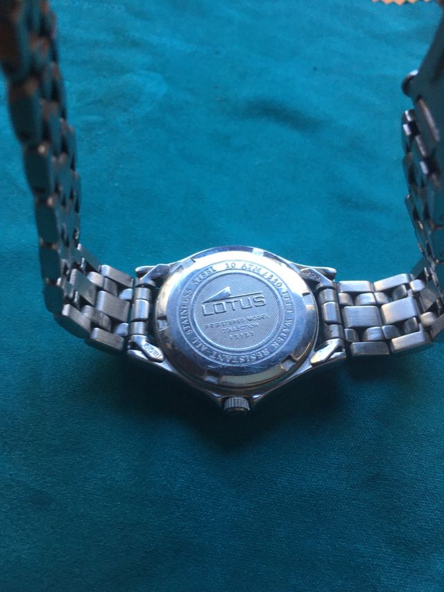 Reloj Lotus