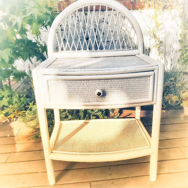 MESA AUXILIAR CAÑA BAMBÚ LACADA VINTAGE de segunda mano por 34 € en