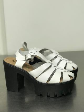 SANDALIAS SEADIDE PIEL BLANCAS T.38 nuevas