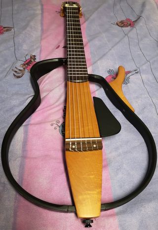 Guitarra Yamaha Silent SLG110N de segunda mano por 450 EUR en Gijón en  WALLAPOP
