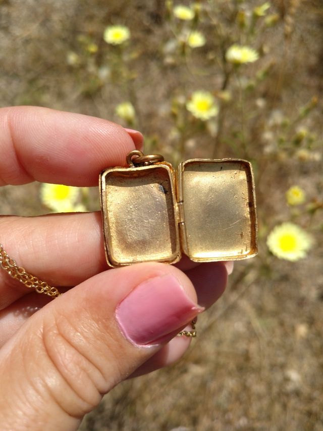 Colgante baño oro antiguo guardasecretos(se abre) de segunda mano por