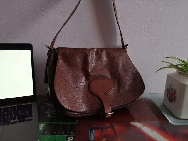 Bolso de cuero marrón