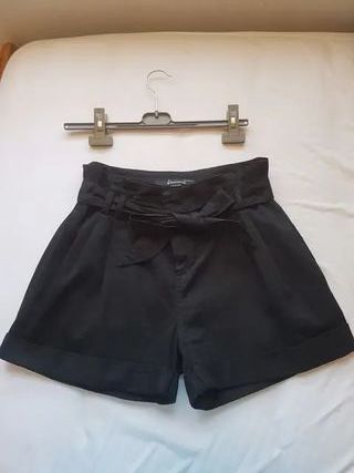 SHORT NEGRO, ROPA MUJER, TALLA 36, Stradivarius de segunda mano por 7 EUR  en Sant Vicent del Raspeig en WALLAPOP