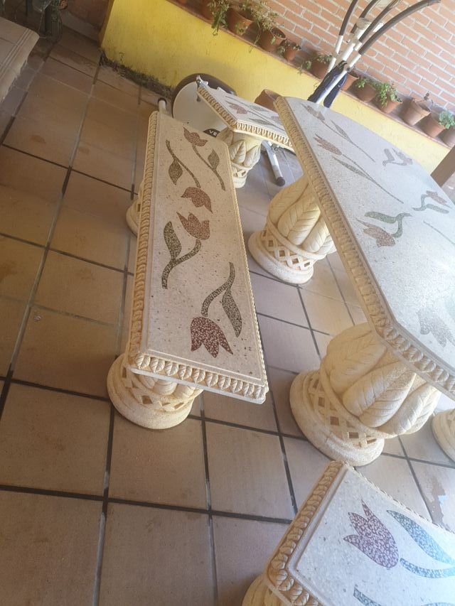 Mesa de jardín piedra con bancos de segunda mano por 450 € en Valdemoro