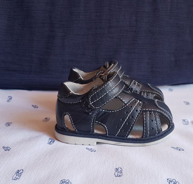 Sandalias de niño