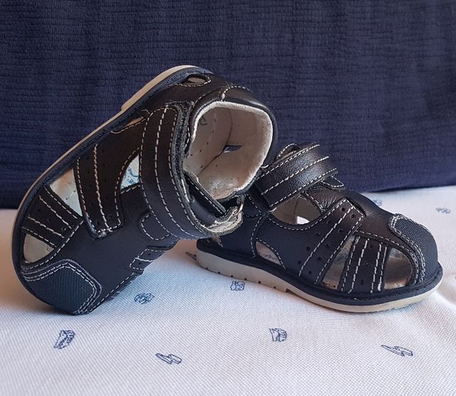 Sandalias de niño