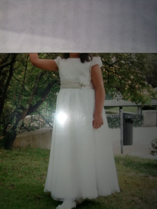 VESTIDO SENCILLO Y ELEGANTE. COLOR BLANCO