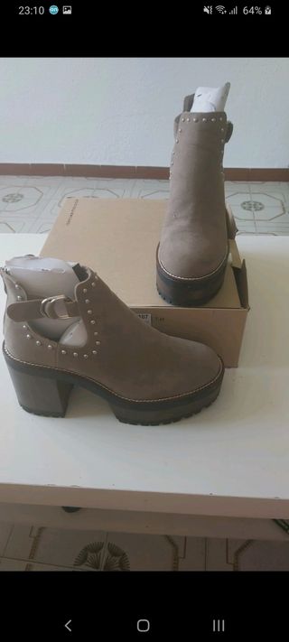 Botines Pull and Bear tacón de segunda mano en Barcelona en WALLAPOP