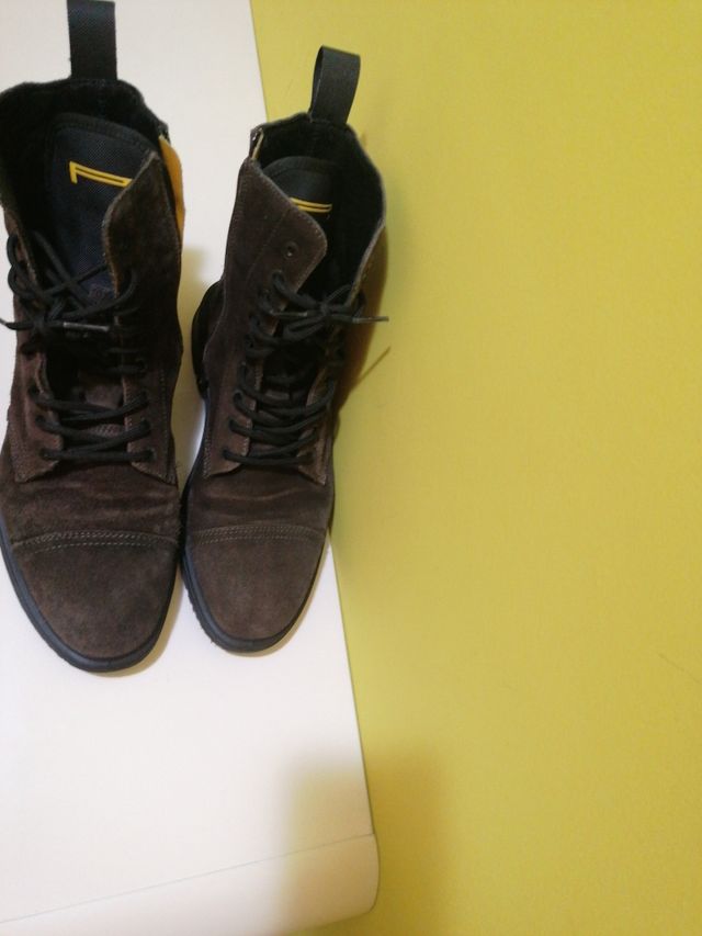 Botas marrón y negro pirelli