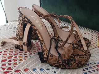 Sandalias estampado serpiente Zara de segunda mano - GoTrendier