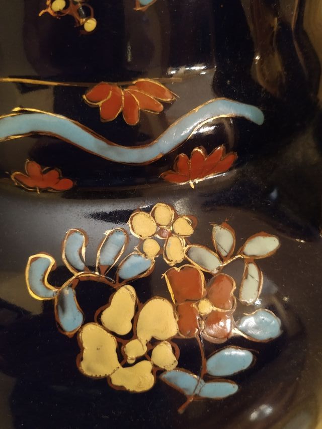 Antiguo jarrón chino de cerámica.