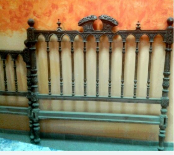 Cama antigua de 200 años