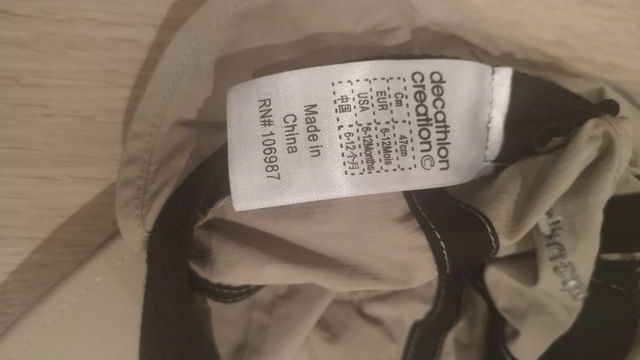 Gorra Decathlon 6-12 meses. Ajustable y protector