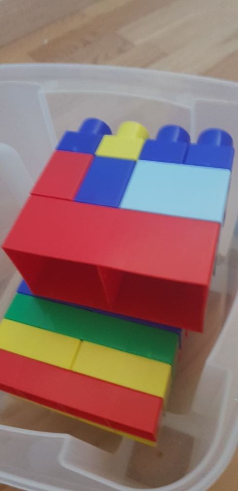 silla con juegos de bloques