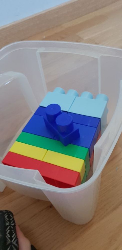 silla con juegos de bloques