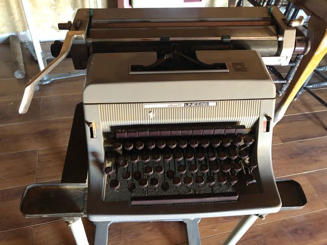 Máquina de escribir Olivetti línea 88