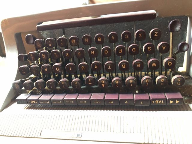 Máquina de escribir Olivetti línea 88