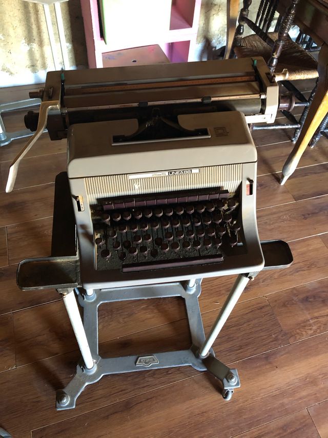 Máquina de escribir Olivetti línea 88