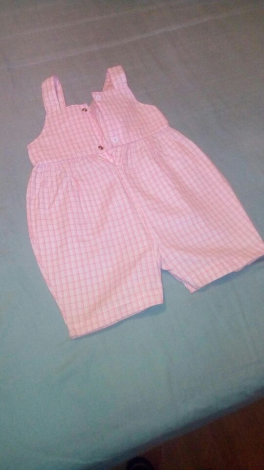 Mono rosa de cuadros..