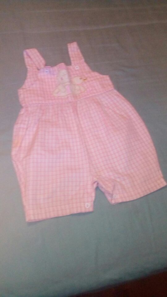 Mono rosa de cuadros..