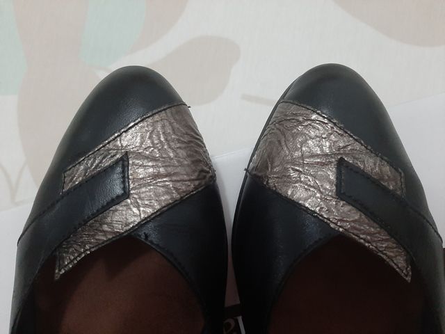 Manoletinas-Bailarinas con detalle hoja plateado.