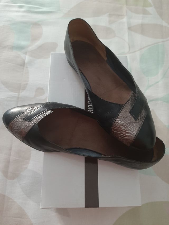 Manoletinas-Bailarinas con detalle hoja plateado.