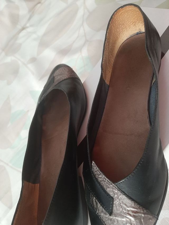 Manoletinas-Bailarinas con detalle hoja plateado.