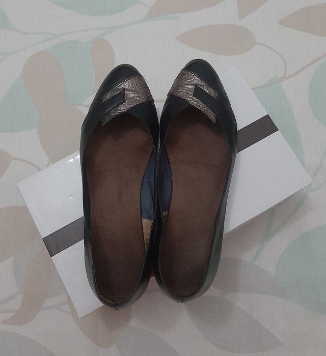 Manoletinas-Bailarinas con detalle hoja plateado.