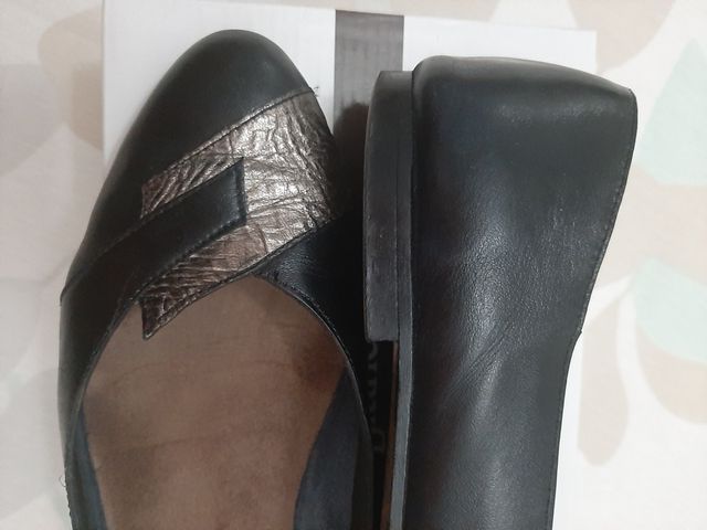 Manoletinas-Bailarinas con detalle hoja plateado.