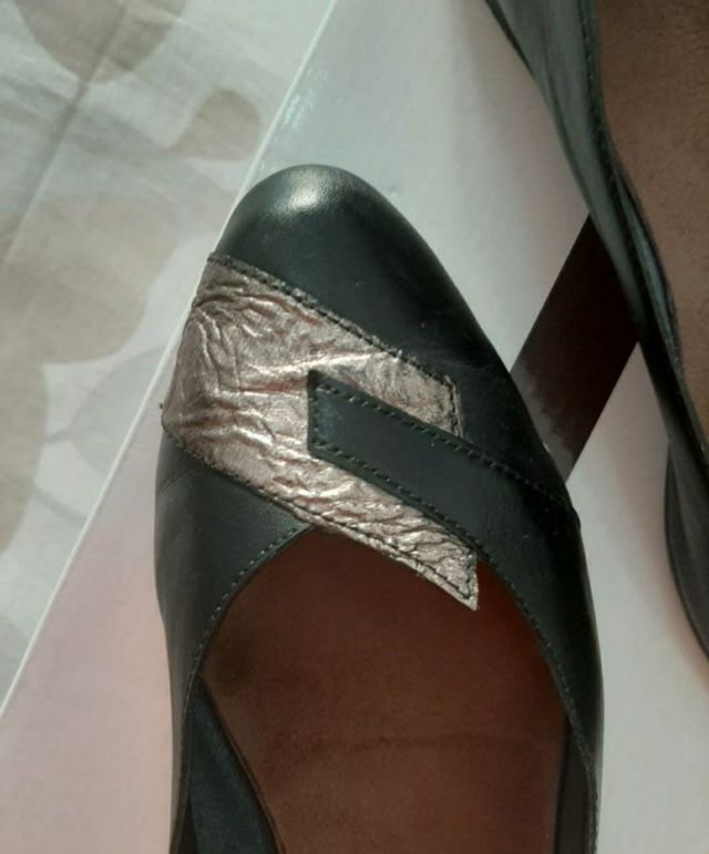 Manoletinas-Bailarinas con detalle hoja plateado.