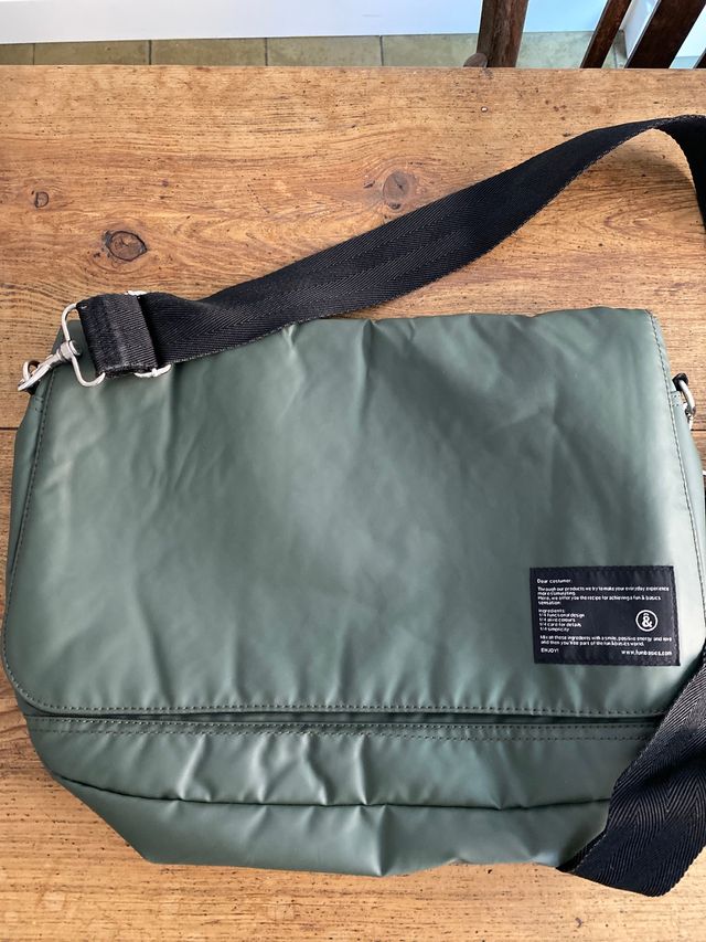 Mochila bandolera verde oscuro Fun &Basics