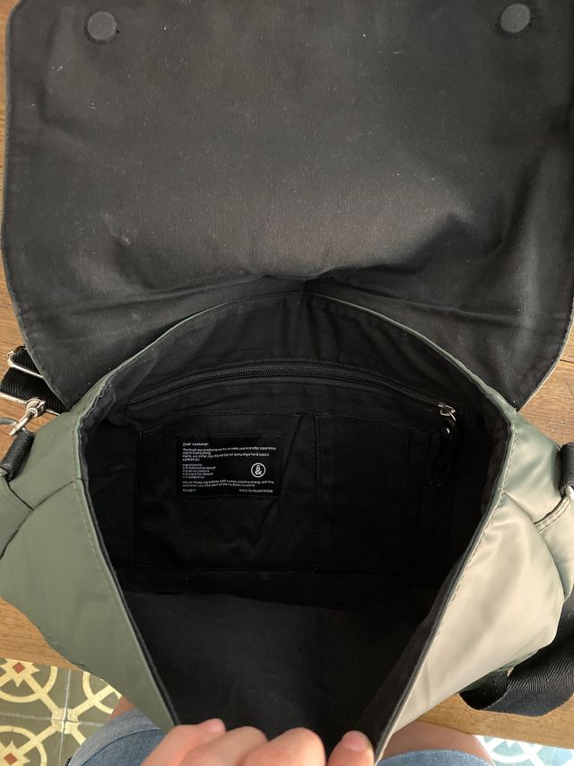 Mochila bandolera verde oscuro Fun &Basics