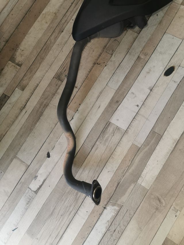 TUBO ESCAPE HONDA SH 125 INYECCIÓN AÑO 2014 de segunda mano por 55 € en Sabadell en WALLAPOP